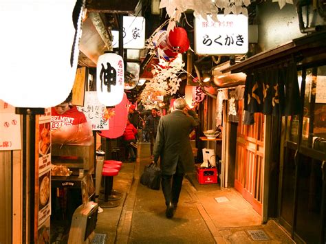 Shinjuku After Dark: The Spellbinding Magic of Tokyo's Neon District